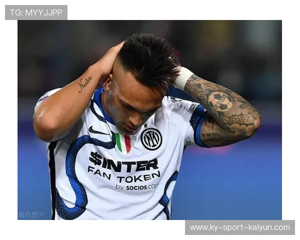 利桑德罗·马丁内斯禁区前沿果断铲抢