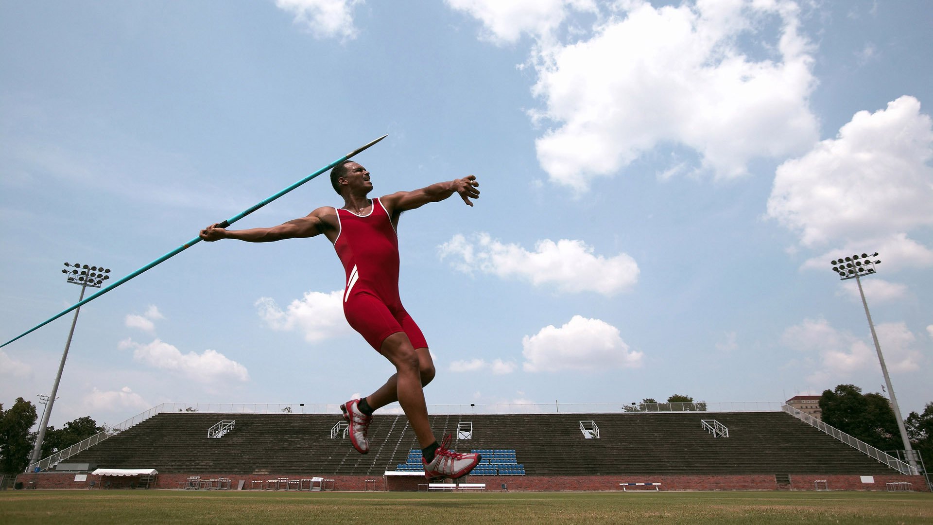 中国马拉松锦标赛杭州西湖站 跑者穿行古城湖边感受美丽，杭州西湖马拉松路线